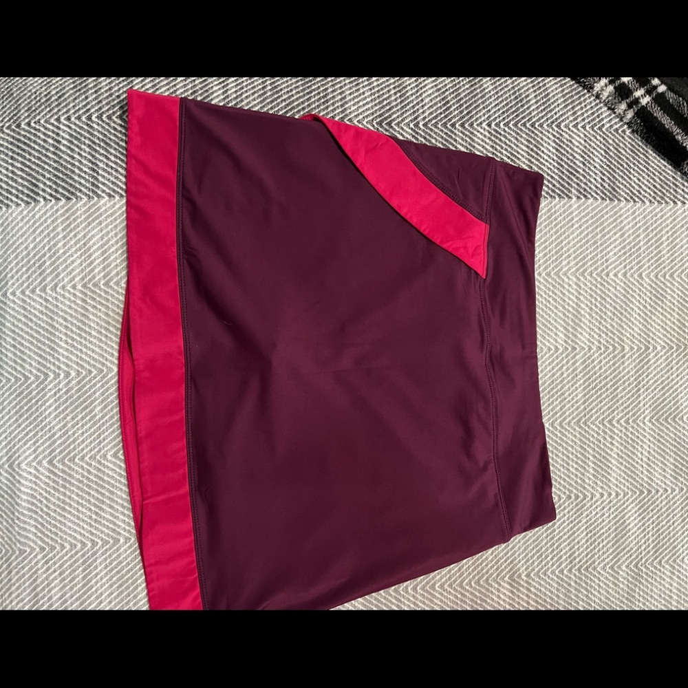 Medium Maggie Lane golf skort. Approximately 16” long. In great condition.